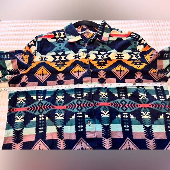 WOOLRICH Southwestern Aztec Print Button Down Flannel Size Medium - Picture 4 of 7